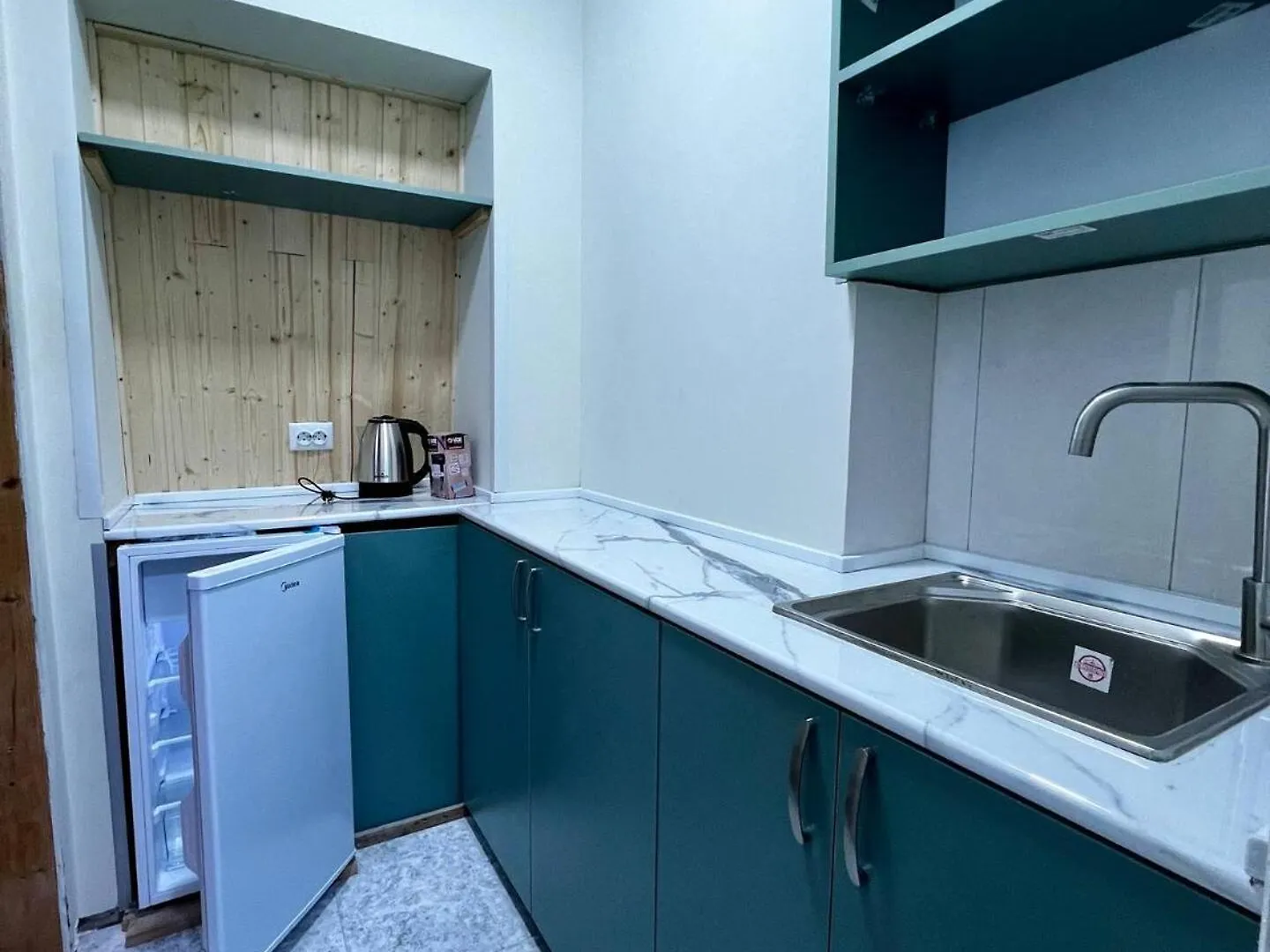Guest House Leon Μπατούμι