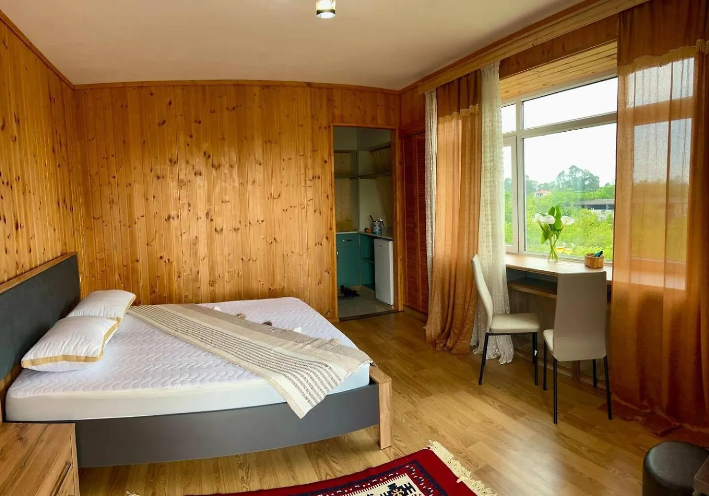 Guest House Leon Μπατούμι 0*,